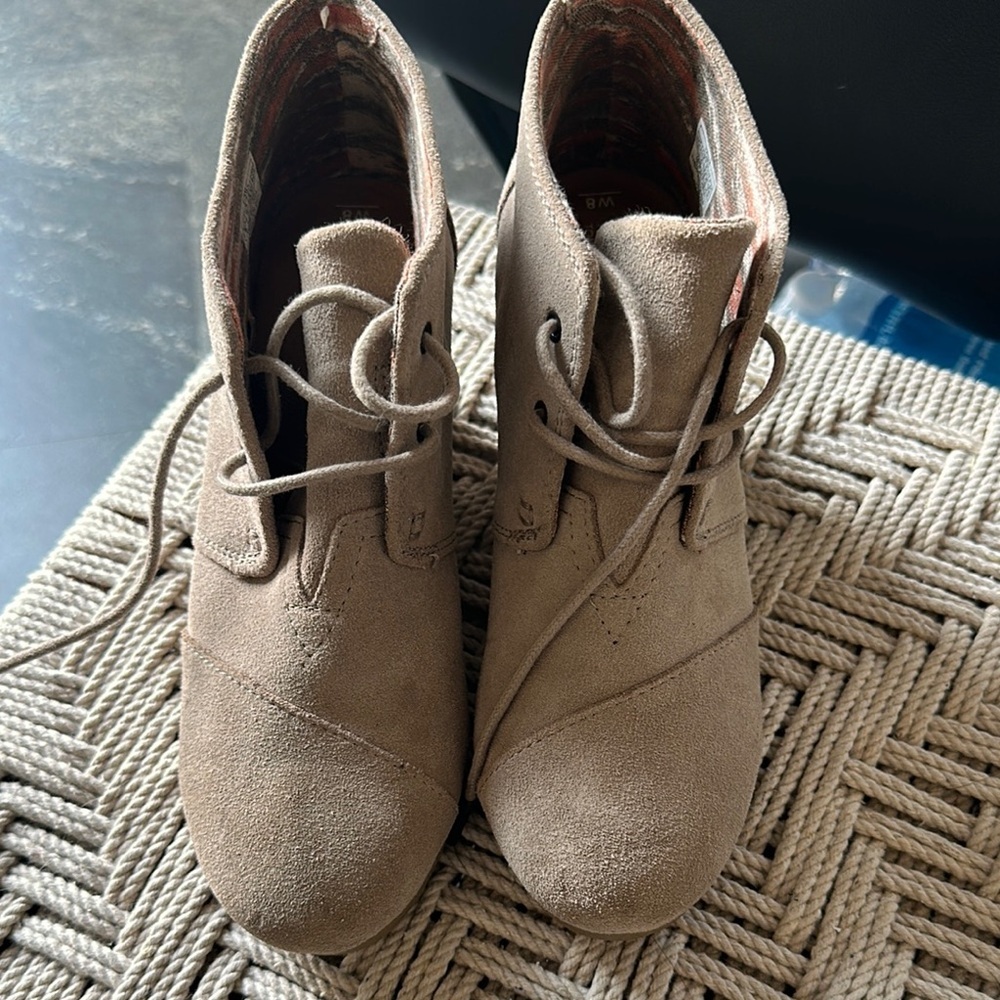 Toms Wedge Boots Size 8